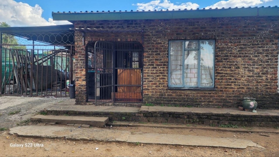 5 Bedroom Property for Sale in Oos Einde North West